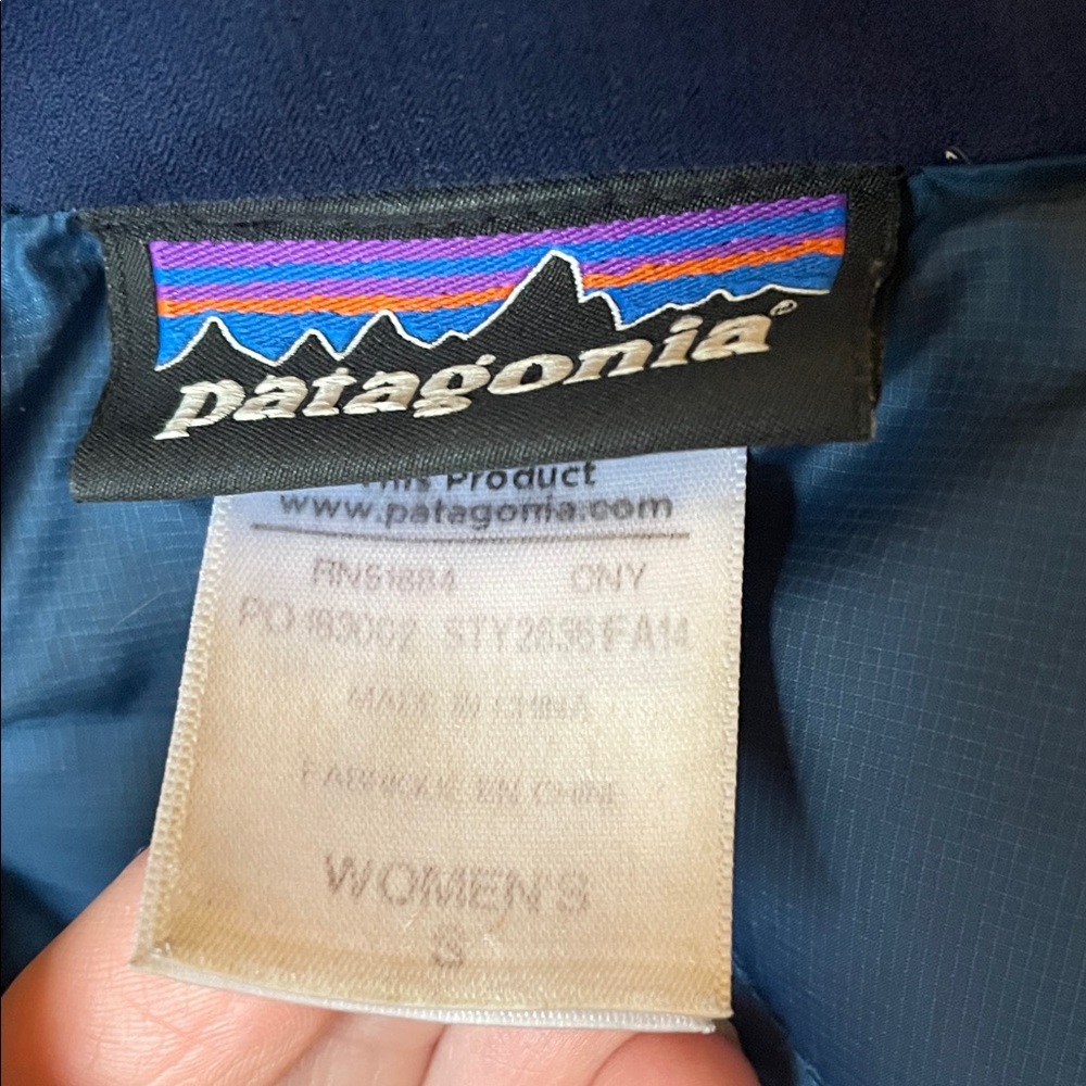 Patagonia Women's Deep Blue Down Jacket - Picture 3 of 7